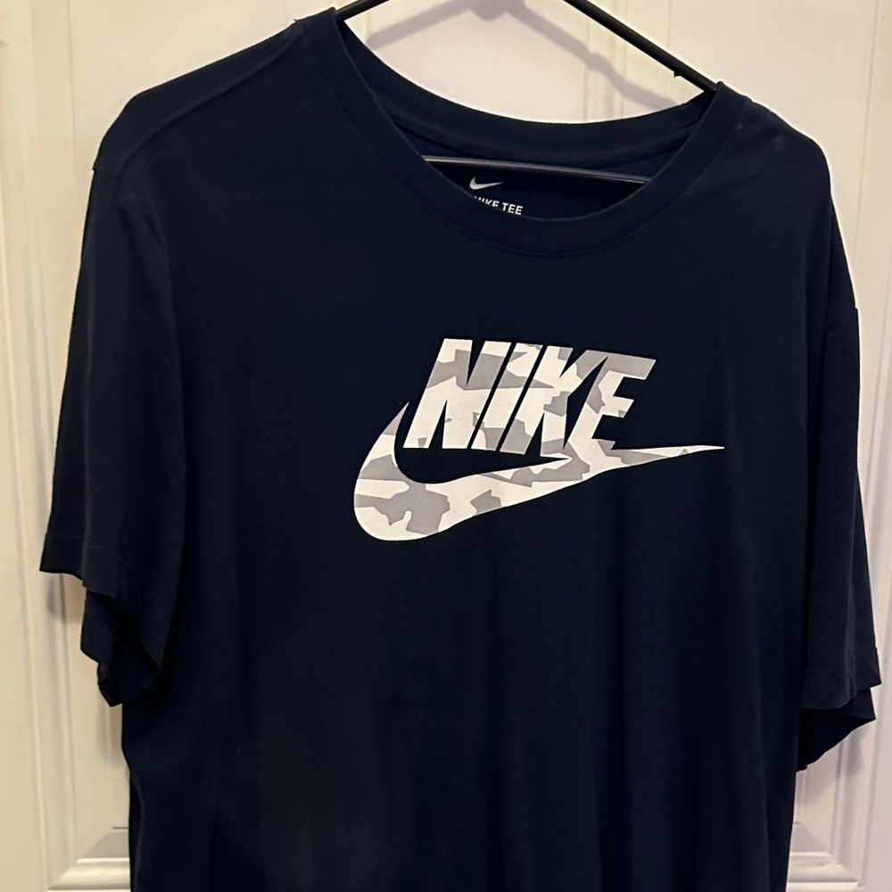 Nike Men's Dark Blue Graphic Tee